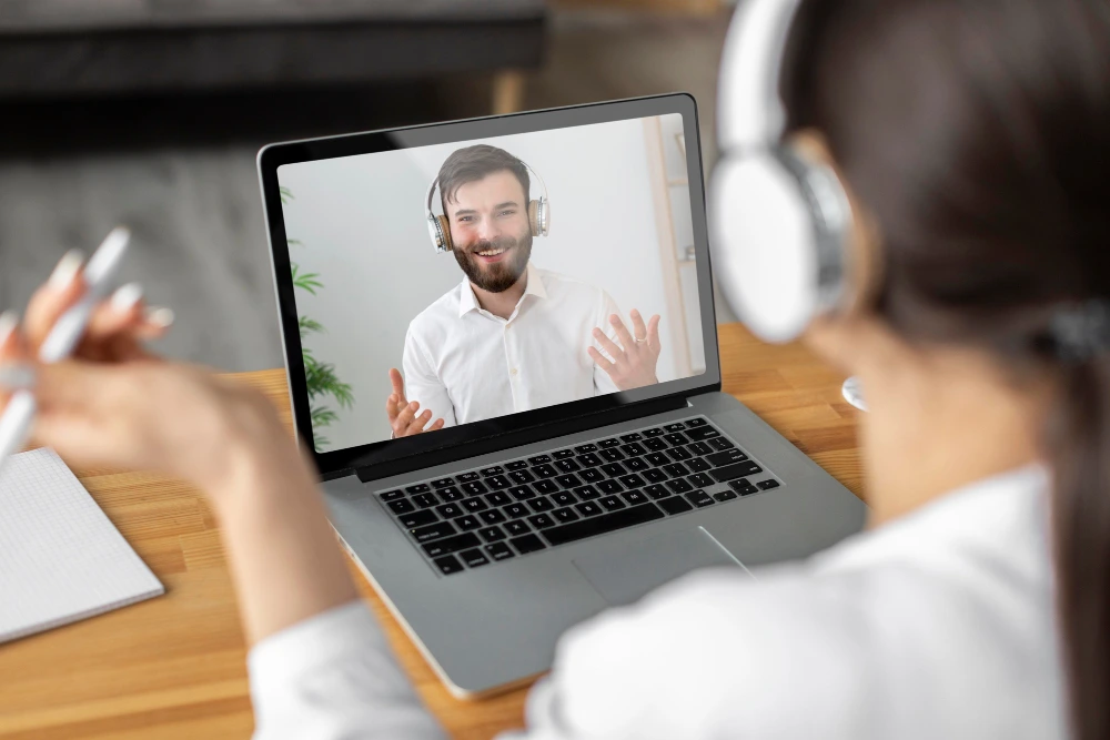Your Ultimate Guide to Mastering Interviews with an AI Interview Bot: Free vs. Premium Strategies